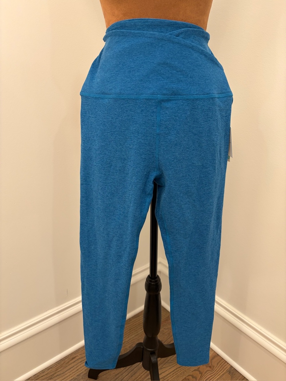 NWT Beyond Yoga Large Blue Cropped/Capri Leggings